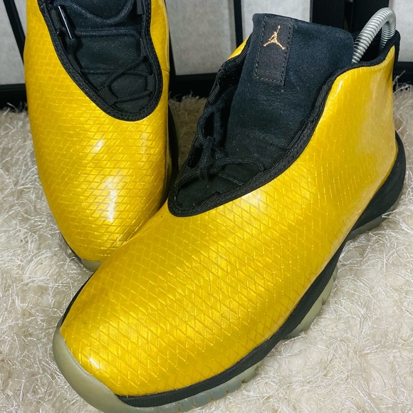 jordan future size 6
